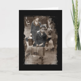 Kind, das einen Kofferraum sucht Karte