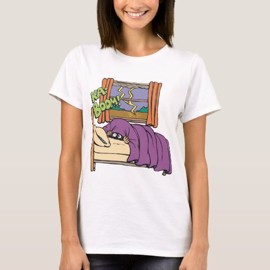 Kind, das sich im T - Shirt im Bett versteckt (Vorderseite)