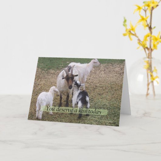 Kind, das Ziege küsst Karte (Gelbe Blume)