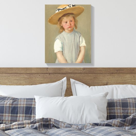 Kind in einem Strohhut | Mary Cassatt Leinwanddruck (Insitu (Schlafzimmer))