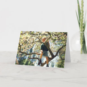 Kind klettert im Baum Karte