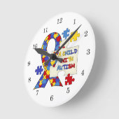 Kind mit Autismus-Bewusstseins-Band Runde Wanduhr (Winkel)