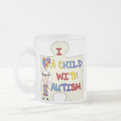 Kind mit Autismus-brünettem Mädchen 2 Mattglastasse (Links)