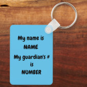 Kind mit Autismus-Notfall Schlüsselanhänger (Rückseite)