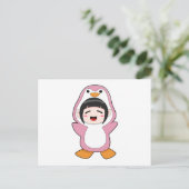 Kind mit Penguin-Kostüm Postkarte (Stehend Vorderseite)