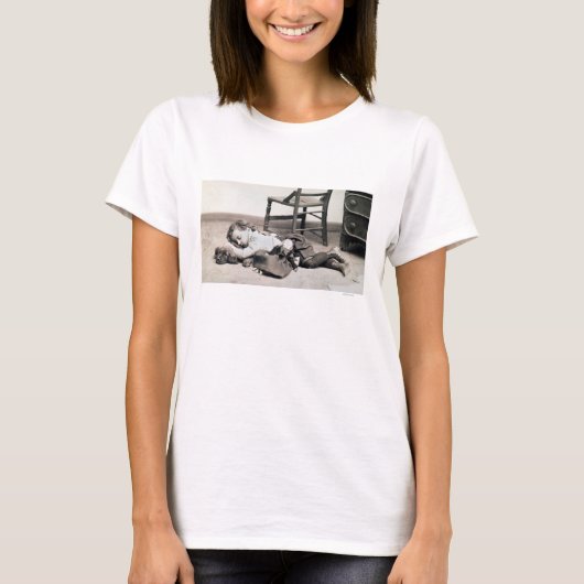 Kind mit Puppe, C1895 T-Shirt (Vorderseite)
