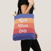 Kind Vibes only Retro Stripes Tasche (Von Nahem)