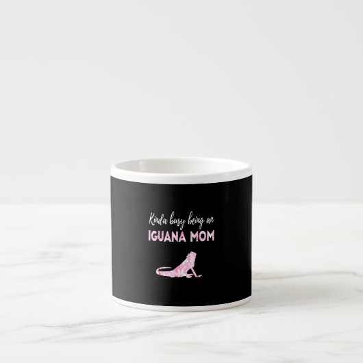 Kinda beschäftigt sich als Iguana-Mama Espressotasse (Vorderseite)
