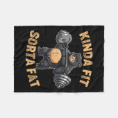 Kinda Fit Sorta Fat Funny Gym Bear Weightlifting W Fleecedecke (Vorderseite (Horizontal))