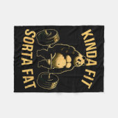 Kinda Fit Sorta Fat Funny Gym Panda Weightlifting Fleecedecke (Vorderseite (Horizontal))