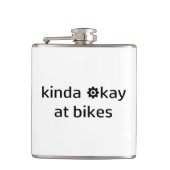 Kinda Okay bei Bikes Flachmann (Vorderseite)