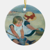 Kinder am Strand | Mary Cassatt Postcard Keramik Ornament (Vorne)
