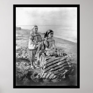 Kinder an einem Strand in Tunis, Tunesien 1920 Poster