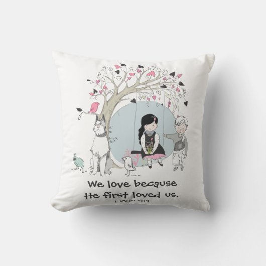 Kinder auf Baumhaufen 1 John 4:19 Kissen (Vorderseite)