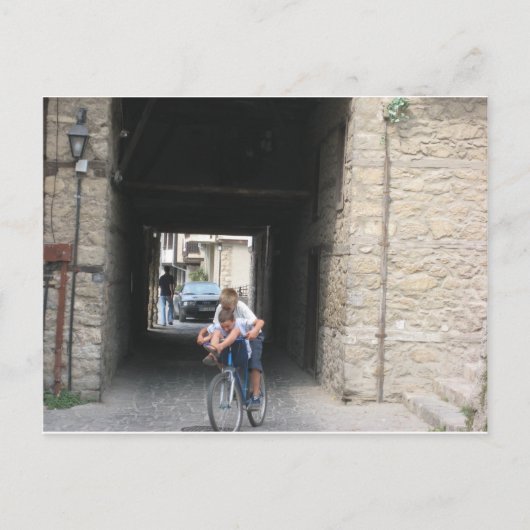 Kinder auf dem Fahrrad Postkarte (Vorderseite)