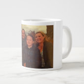 Kinder auf einer Schale Jumbo-Tasse (Vorderseite Rechts)