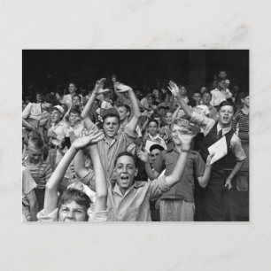 Kinder bei einem Ballspiel, 1942 Postkarte