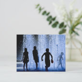 Kinder bei Play Blue Postcard Postkarte (Stehend Vorderseite)