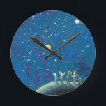 Kinder beim nächtlichen Himmel Runde Wanduhr<br><div class="desc">Kinder,  die Sterne beobachten - Illustration für ein Bilderbuch. Weltraumdarstellung für Kinder,  Kinderzimmer. Imaginäre Nachthimmel-Illustration mit Kindern und einem Hund,  der Mond und Sterne beobachtet. Kinder,  Kinder zum Thema Weltraum,  Universum,  Zimmerdekor zum Thema Nachthimmel.</div>