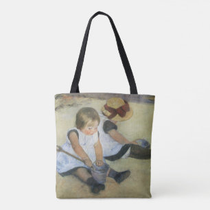 Kinder beim Spielen am Strand von Mary Cassatt Tasche