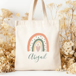 Kinder benennen Boho Rainbow Heart Earth Tones Tragetasche<br><div class="desc">Dieser Totbeutel ist mit einem Bohregenbogen dekoriert,  der mit Herzen und Polka-Punkten in Erdtönen aus Grün,  Terrakotta und staubiger Rose verziert ist. Personalisieren Sie es mit ihrem Namen in dunkelgrüner Schrift.</div>