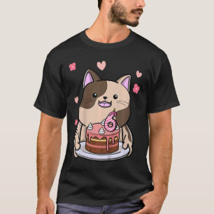 Kinder Chubby Cat mit einem Geburtstagskuchen 6. J T-Shirt