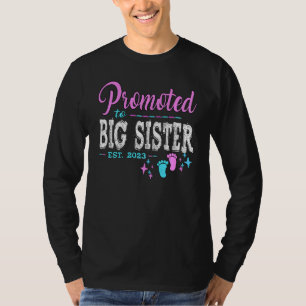 Kinder, die 2023 zum großen Schwester-Bericht über T-Shirt