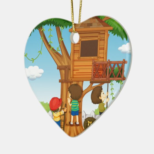Kinder, die auf dem Baumhaus spielen Keramik Ornament (Links)