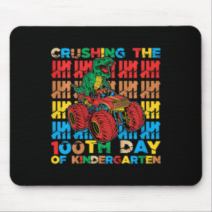 Kinder, die den 100. Tag der Schulkinder 100 Tage  Mousepad