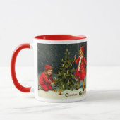 Kinder, die den Weihnachtsbaum schmücken Tasse (Links)