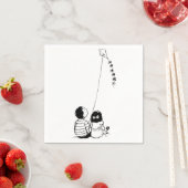 Kinder, die ein Kitepapier von Napkins fliegen Serviette (Beispiel)