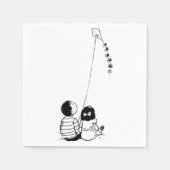 Kinder, die ein Kitepapier von Napkins fliegen Serviette (Vorderseite)