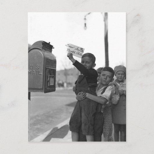 Kinder, die einen Brief an den Weihnachtsmann post Postkarte (Vorderseite)