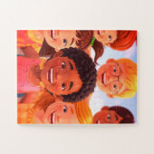 Kinder, die gemeinsam Spaß an einem 30-teiligen Pu Puzzle (Horizontal)