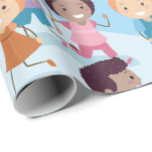 Kinder, die im Klassenzimmer spielen Geschenkpapier (Rolleneckpunkt)