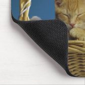 Kinder, die im Korb schlafen Mousepad (Ecke)