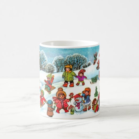 Kinder, die im Schnee spielen Kaffeetasse (Mittel)