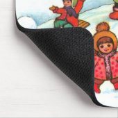 Kinder, die im Schnee spielen Mousepad (Ecke)