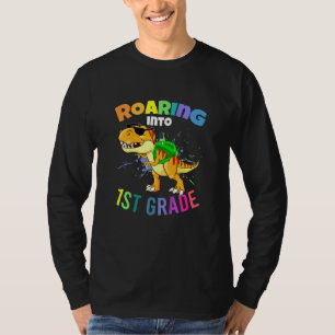 Kinder, die in den ersten Tag des ersten Gras geri T-Shirt