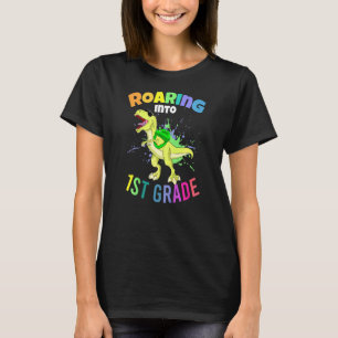 Kinder, die in Dinosaurier der ersten Klasse geroc T-Shirt