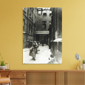 Kinder, die in einem Slum spielen, 1899 Leinwanddruck (Insitu (Wohnzimmer))