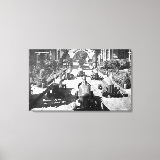 Kinder, die in Miniaturwagen fahren Leinwanddruck (Vorderseite)