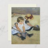 Kinder, die von Mary Cassatt am Strand spielen (Vorne/Hinten)