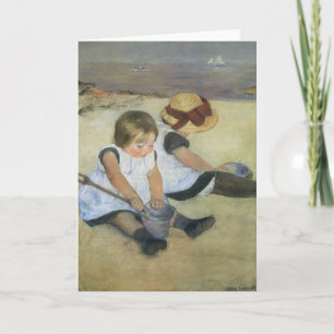 Kinder, die von Mary Cassatt am Strand spielen Karte