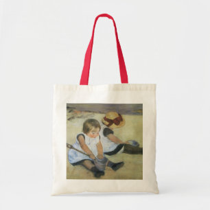 Kinder, die von Mary Cassatt am Strand spielen Tragetasche
