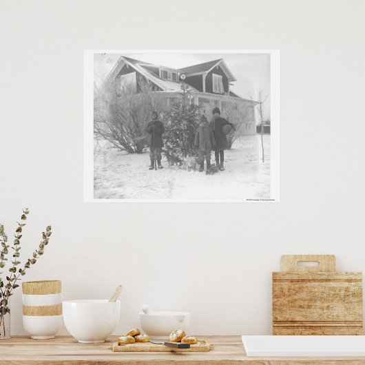 Kinder draußen mit Weihnachtsbaum Poster (Küche)