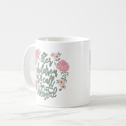 Kinder erheben sich und nennen ihre gesegneten Spr Kaffeetasse (Vorderseite Links)