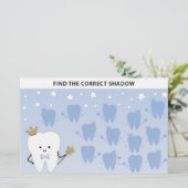 Kinder finden Schattenpuzzle. Erstes Party Spiel. (Stehend Vorderseite)