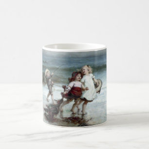 Kinder geben sich als Pferde am Strand aus Kaffeetasse