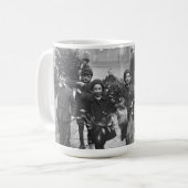 KINDER & HOLLY (1915) Vintag Art Weihnachten Tasse (Vorderseite Links)